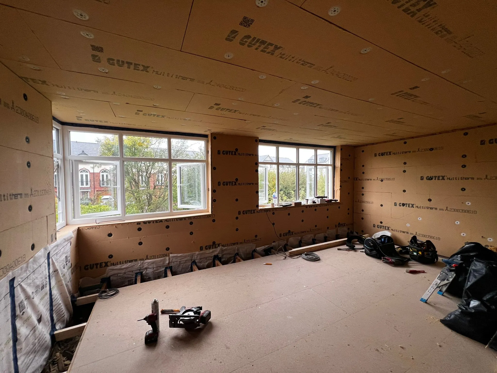 Internal wall insulation — Wood fibre boards