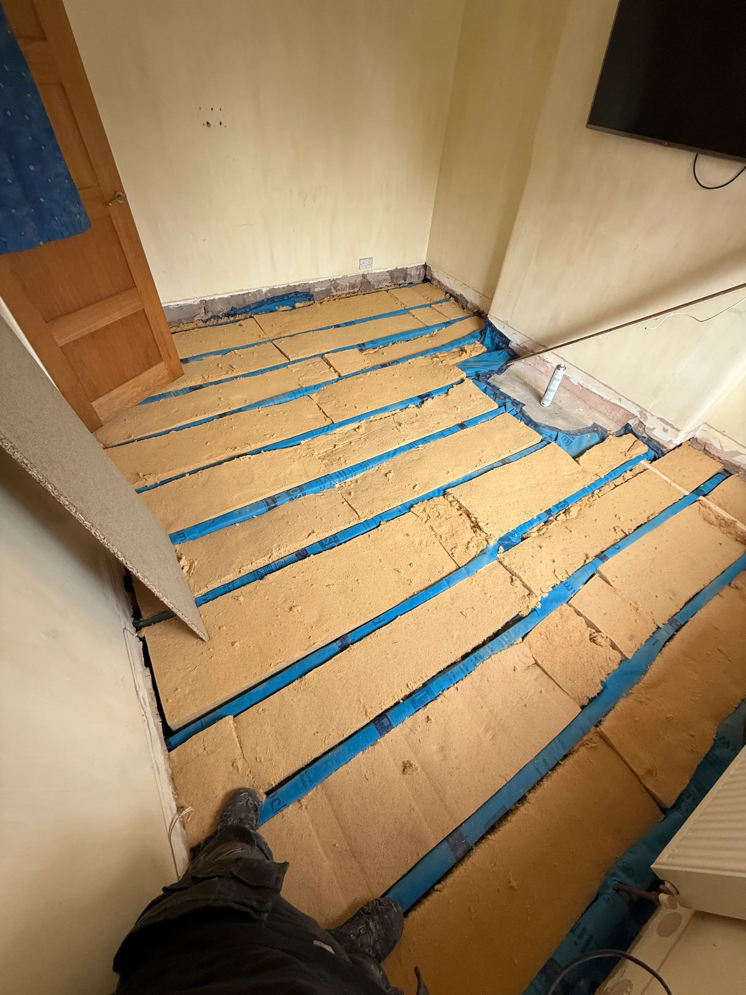 Floor insulation — Joists taped
