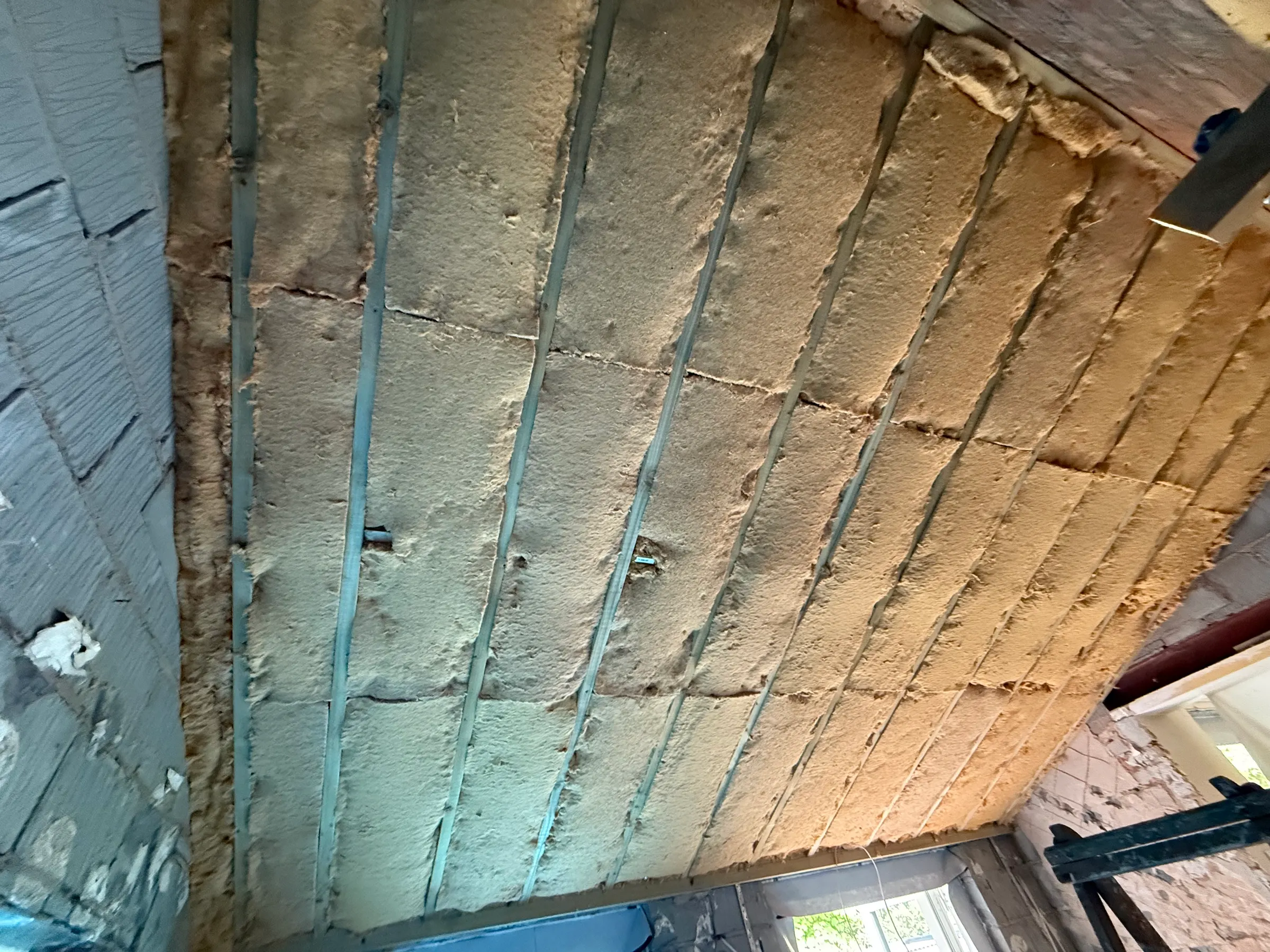 Ceiling insulation — Insulated between joists